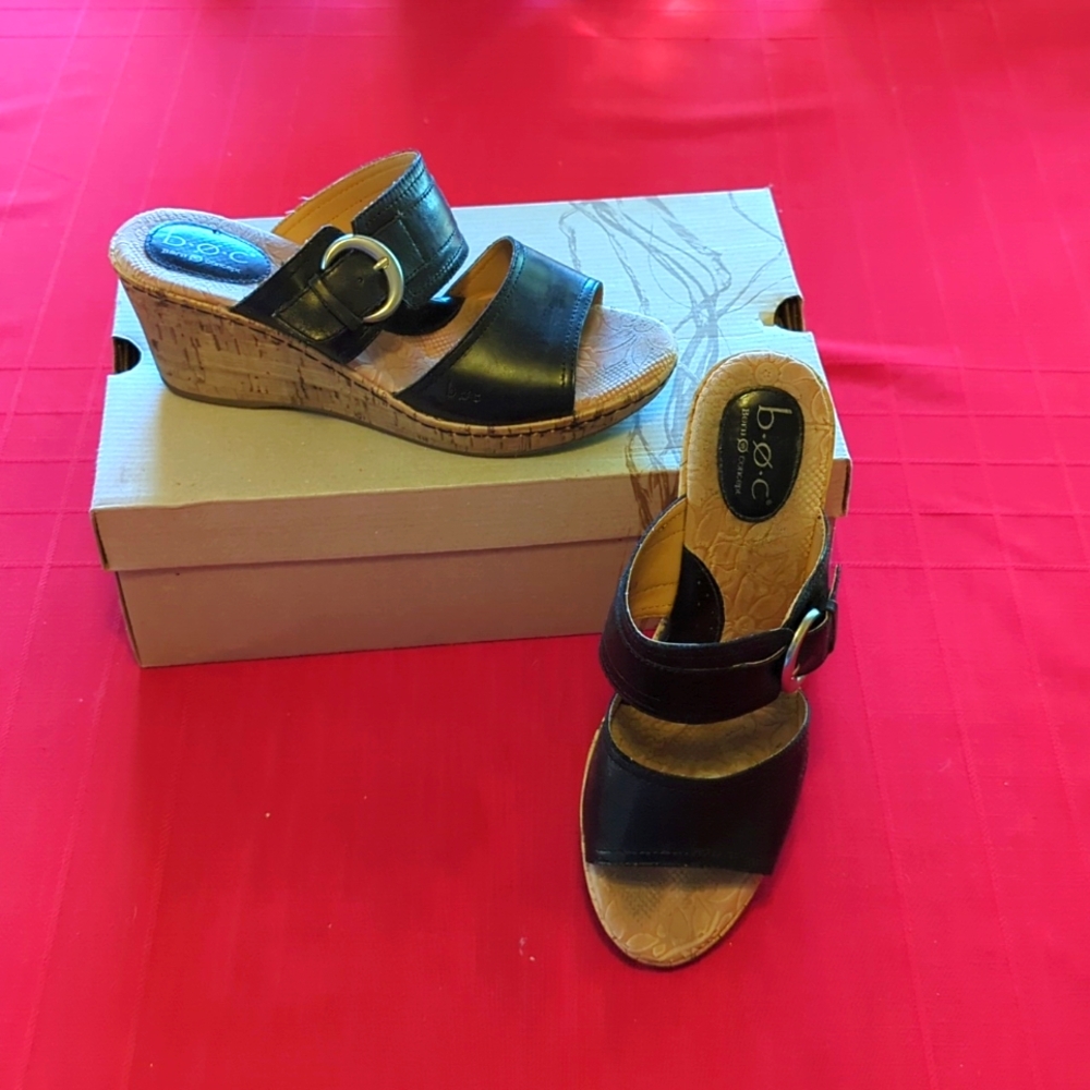 b.o.c. Born O Concept Black wedge slide with buckle. Size 10.